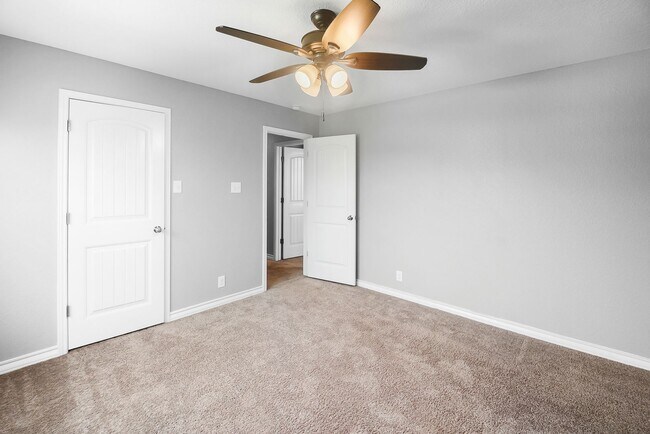 Building Photo - 4 Bedroom/2.5 Bath Tausch Farm Subdivision