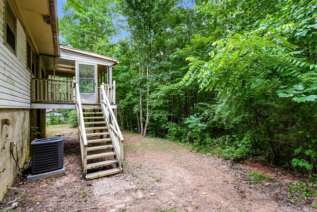 Building Photo - 4630 Cresant Ln