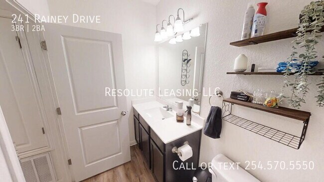Building Photo - 241 Rainey Dr