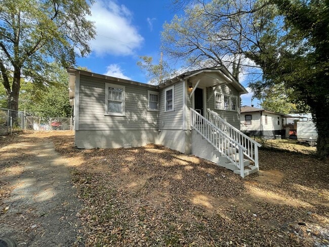 Building Photo - Cozy 3/1 House in South Rome