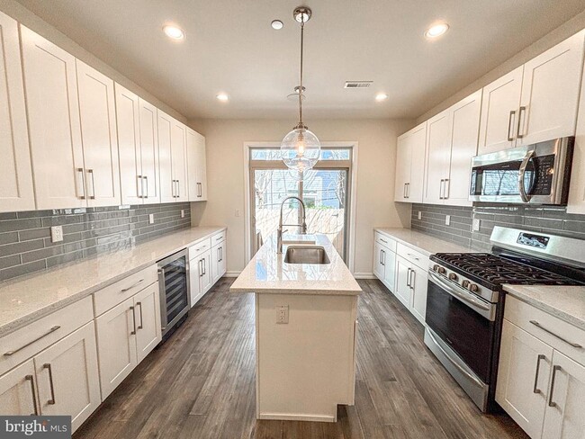 Building Photo - 1439 S Taylor St