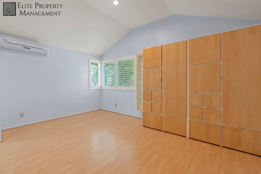 Building Photo - 1409 Athena