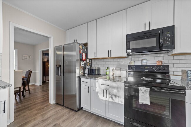 Building Photo - Nestled in the heart of Charlotte, this ch...