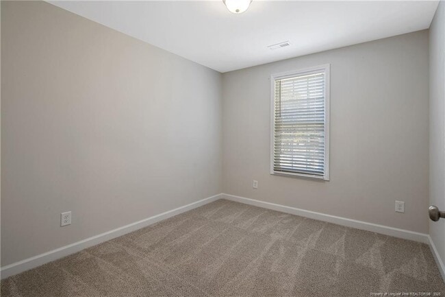 Building Photo - 393 Hicks Ave