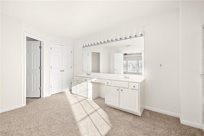 Building Photo - 350 Gaines Oak Way