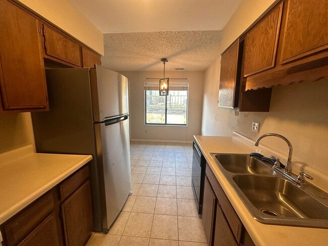 Building Photo - AMAZING MOVE IN SPECIAL $ 250.00 OFF FIRST...