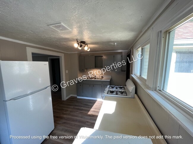 Kitchen - 602 Platt St
