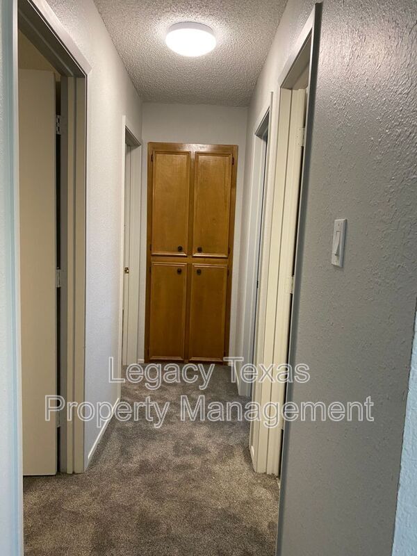 Building Photo - 1413 Berry Dr