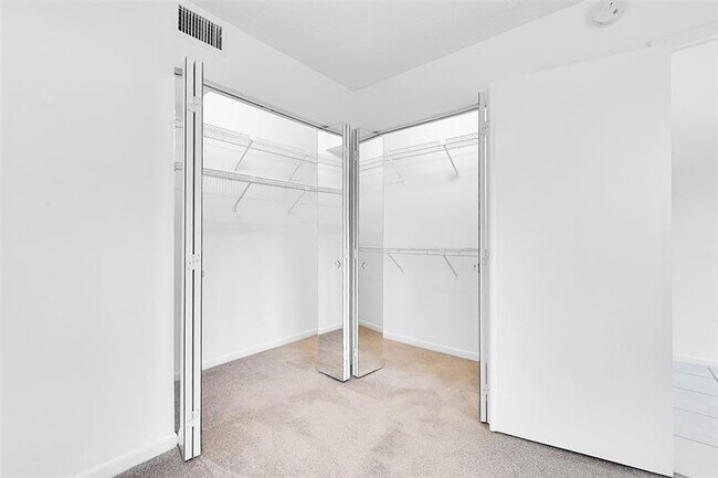 Building Photo - 3402 Bimini Ln