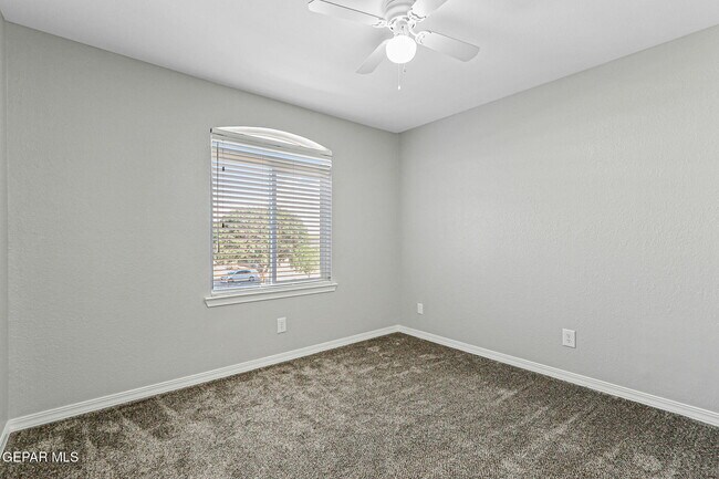 Building Photo - 2137 Shreya St