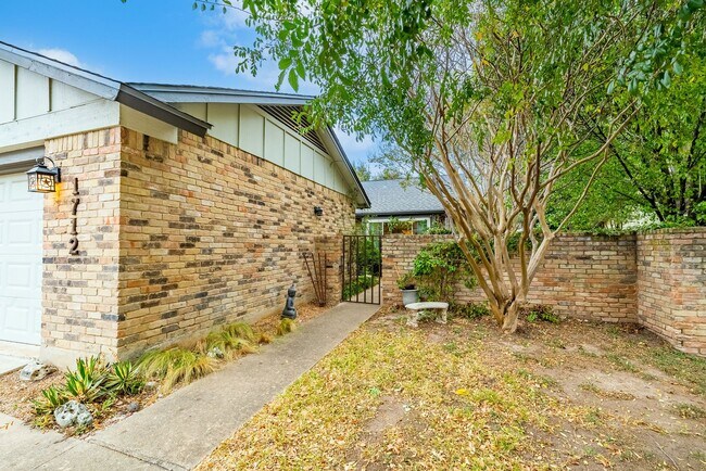 Building Photo - Stunning 2 Bedrooms, 2 Bathrooms in Quail ...