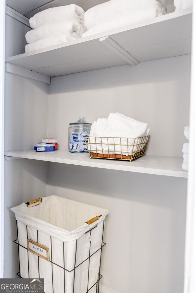 Building Photo - 111 E Screven St