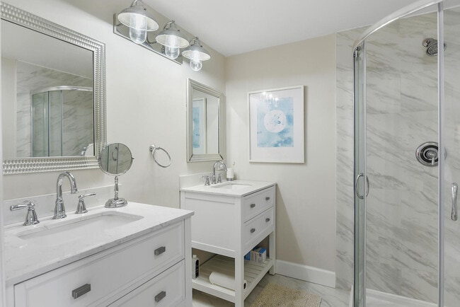 Building Photo - 3236 32nd Ct