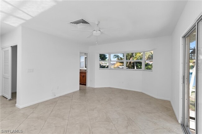 Building Photo - 875 Robin Ct