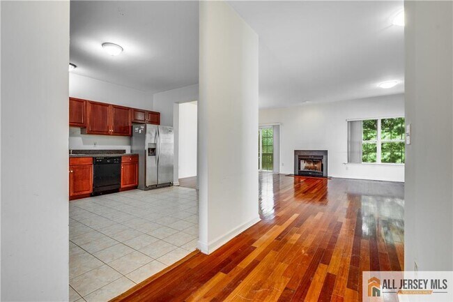 Building Photo - 9 E Burgess Dr