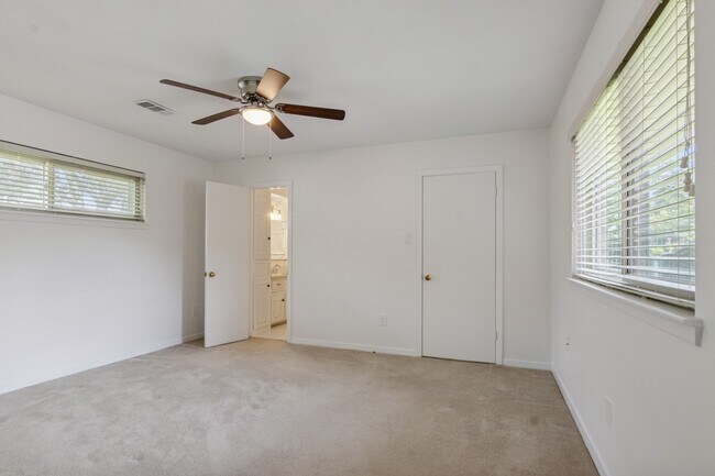 Building Photo - 5647 Lymbar Dr