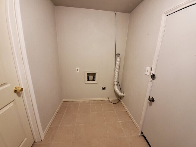 Building Photo - 3118 Leanne St