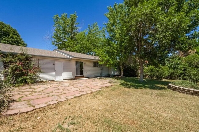 Building Photo - 9286 Clermont Dr