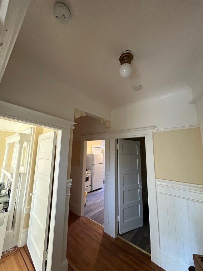 Building Photo - Two Bedroom Available Now in Noe Valley!!