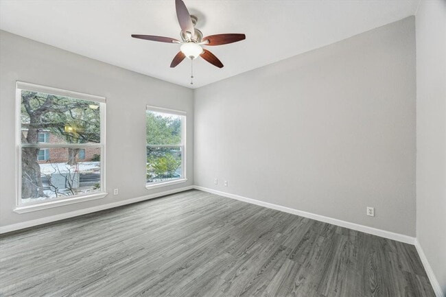 Building Photo - 6600 Valleyside Rd