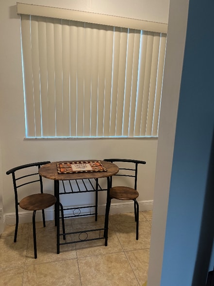 Building Photo - 147 N Kendall Dr