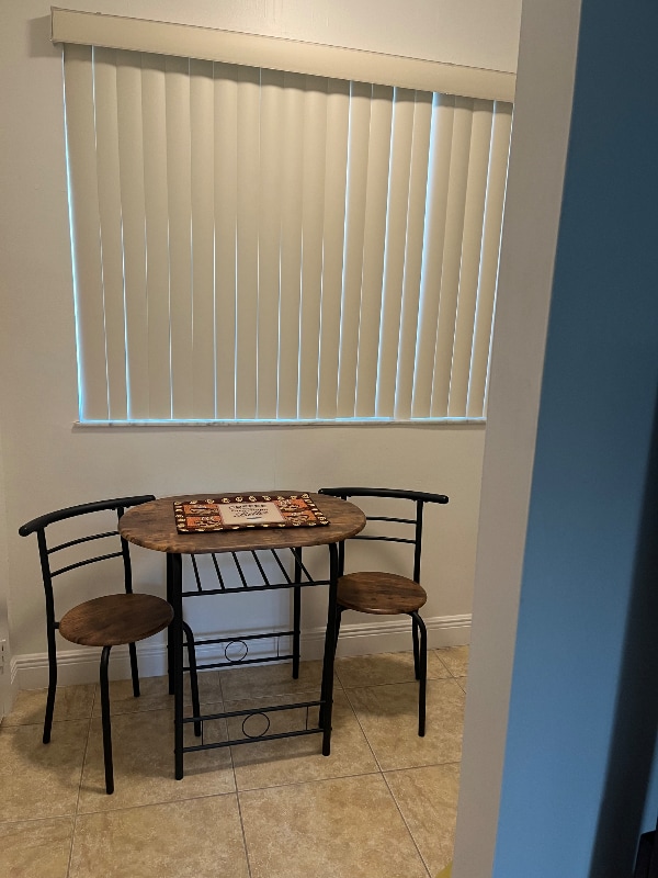 Building Photo - 147 N Kendall Dr