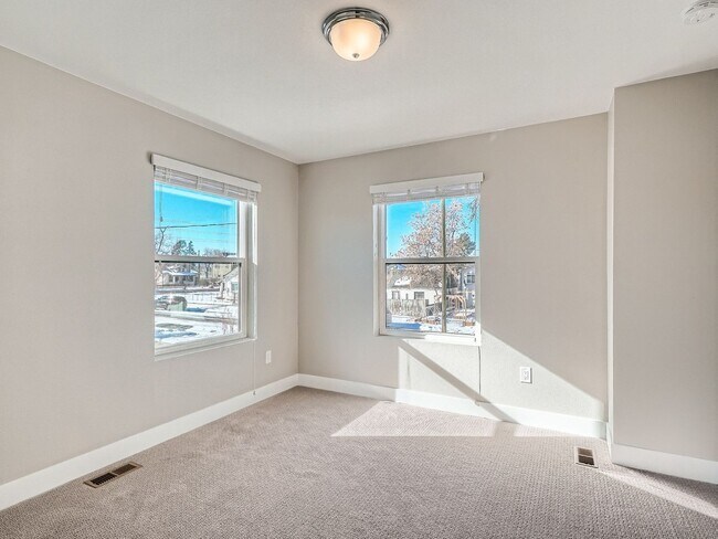 Building Photo - 3434 Garfield