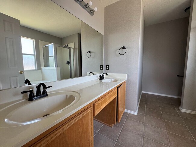 Building Photo - 217 Tepee Dr