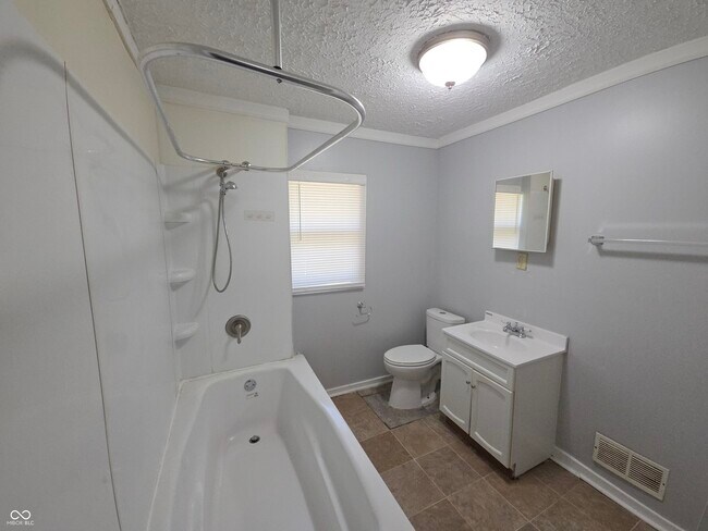 Building Photo - 143 W 35th St