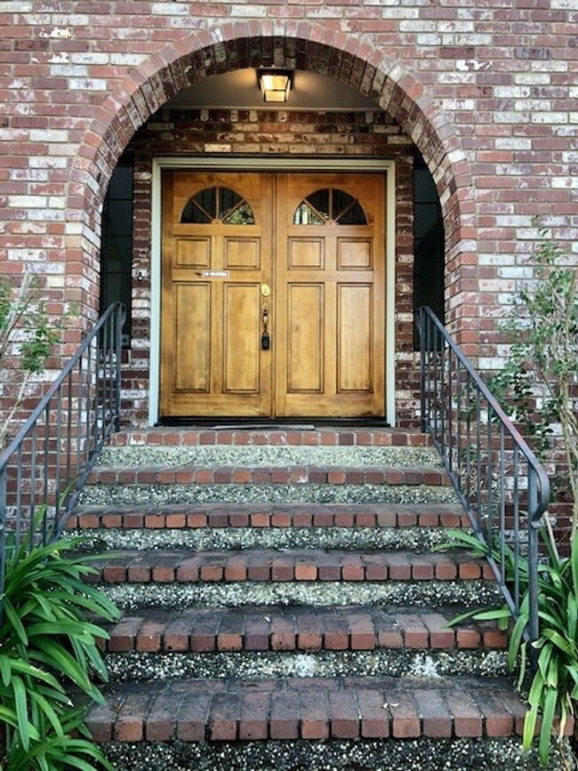 Building Photo - Spacious 4 bedroom 3 bath home in Folsom