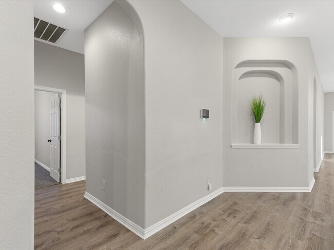 Building Photo - 23719 Allingham Ln