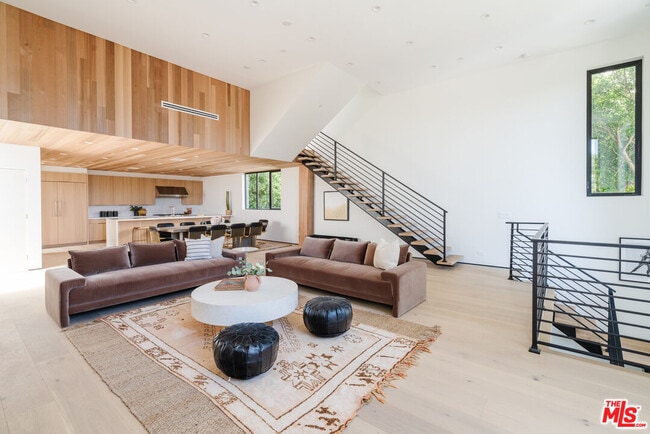 Building Photo - 611 Broadway St