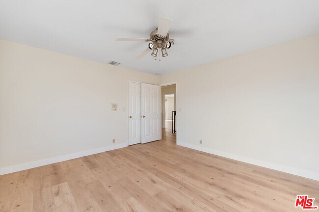 Building Photo - 807 E Orange Grove Ave