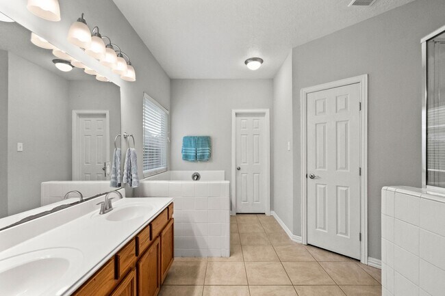 Building Photo - 22326 E Daniel Oak Cir