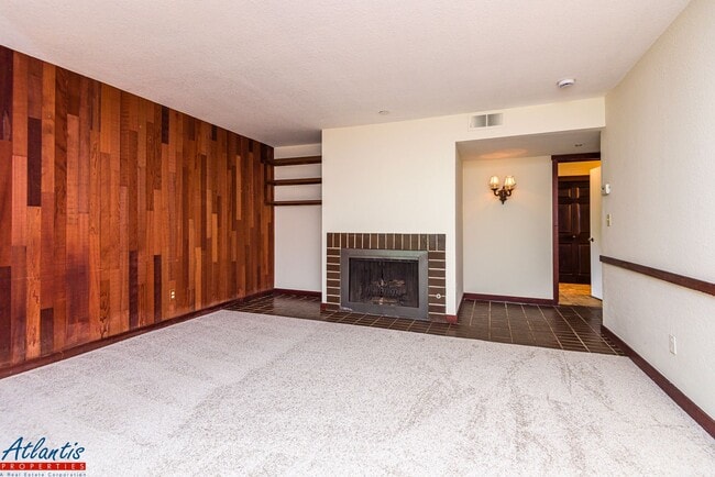 Primary Photo - Pacific Terrace | Spacious Condo | Washer/...