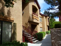 Building Photo - 1 BED/1 BATH SECOND FLOOR CONDO OVERLOOKIN...