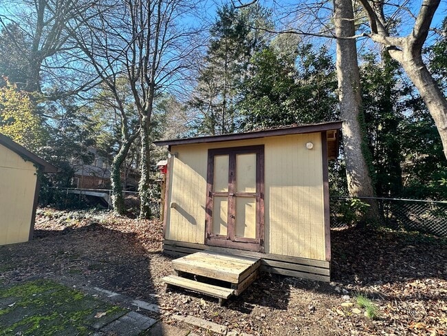 Building Photo - Adorable 3-Bedroom Home in the Heart of Cary with an Amazing Outdoor Space + Fenced Backyard!
