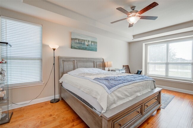 Building Photo - 12902 Oak Fls Dr