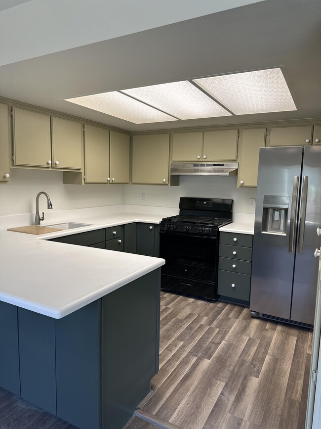 Building Photo - 529 W Santa Barbara St