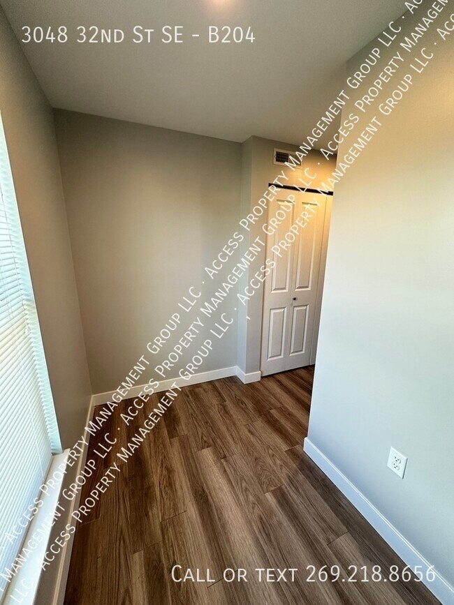 Building Photo - Great SE Side area close to 28th St and Be...