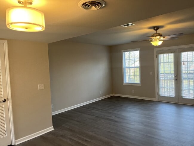 Building Photo - 602 Alison Ct