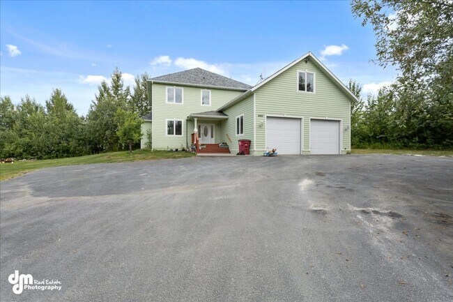 Building Photo - Spacious 5BD/3BA Home!
