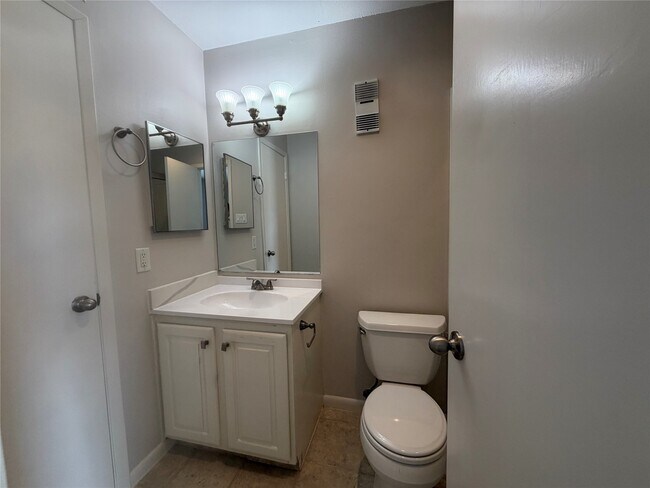 Building Photo - 3300 Pebblebrook Dr