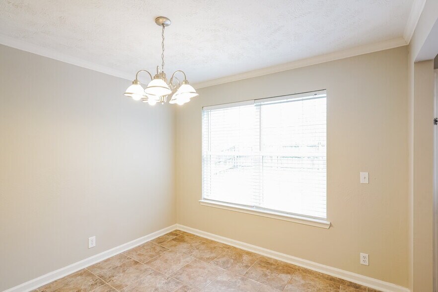 Building Photo - 654 Mable Dr