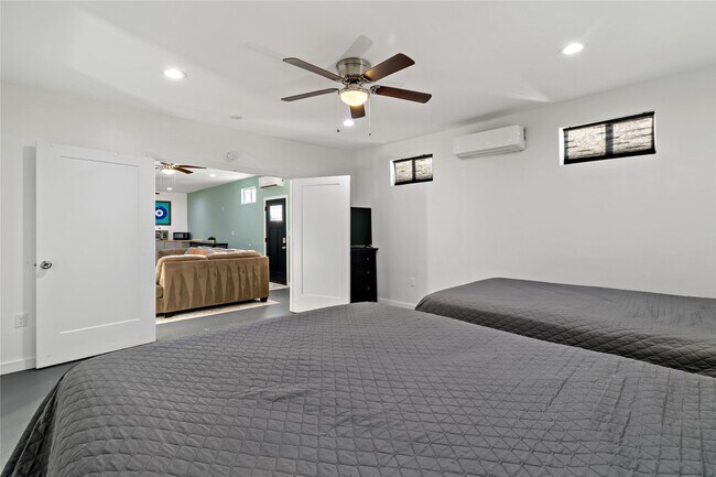 Building Photo - 5923 Moonmist Dr