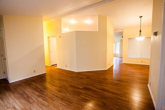 Building Photo - 4040 Summitview Dr