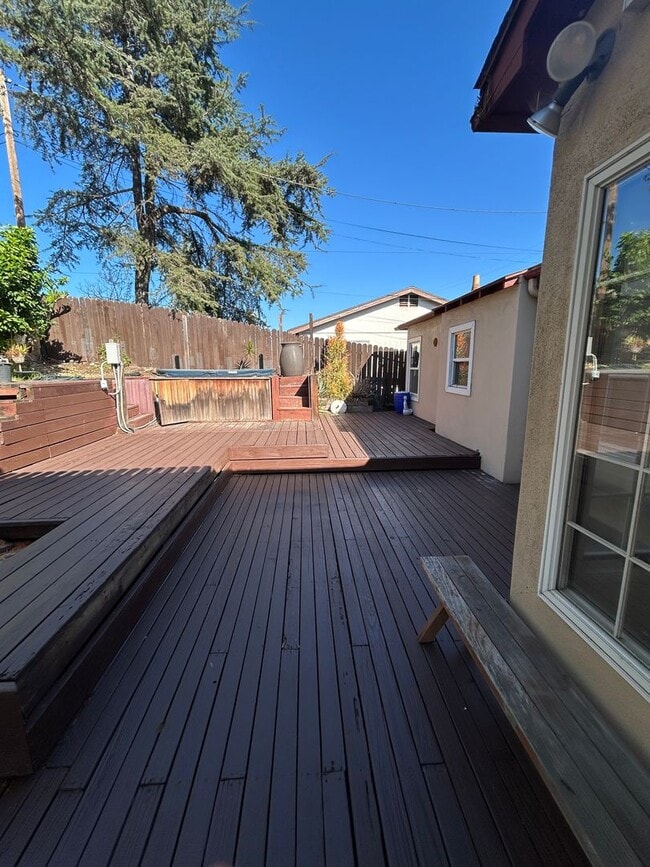 Building Photo - Charming 3 bedroom 1.5 bath home in La Mesa, with brand new Spa Jacuzzi! $3,295