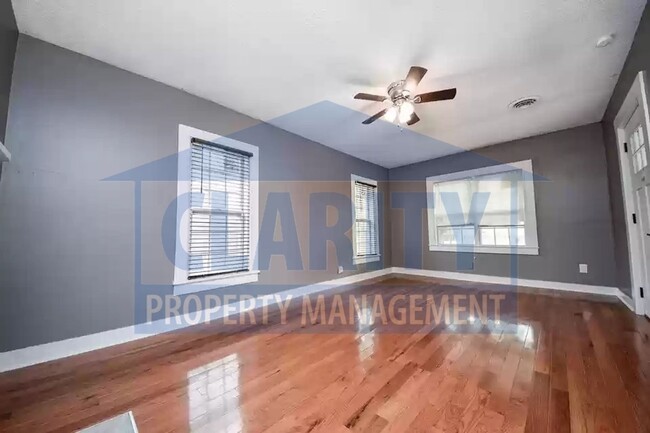 Building Photo - Super cute and cozy 2 bedroom home!