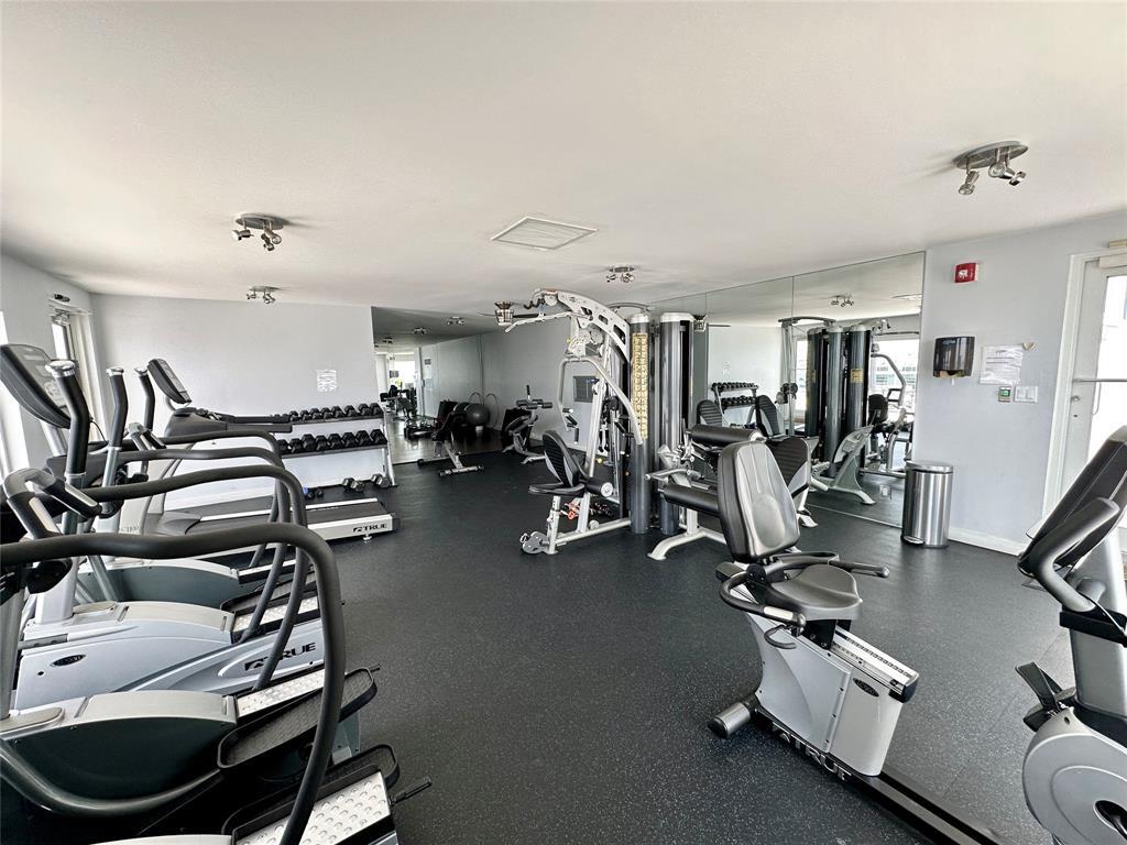 Building Photo - 2841 N Ocean Blvd
