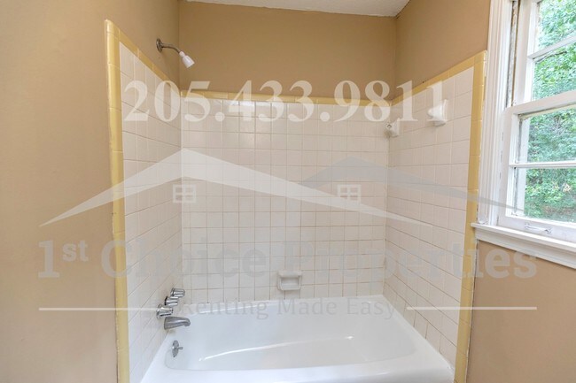 Building Photo - 1620 5th Pl NW